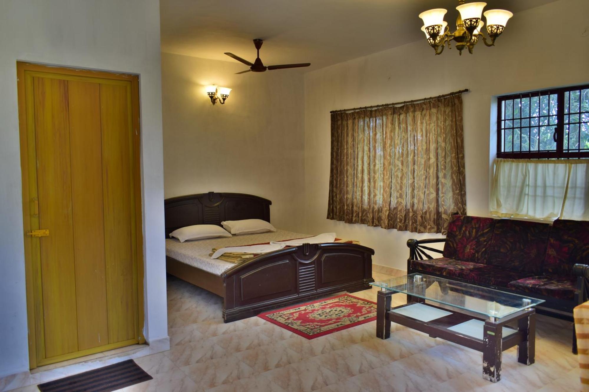 Silent Waters Resorts Yelagiri Ngoại thất bức ảnh